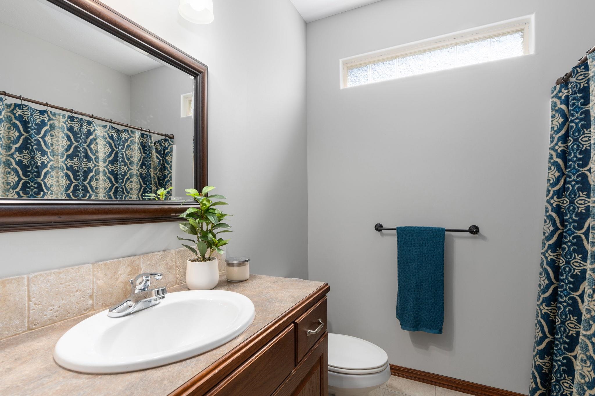 Wichita, Kansas 67205, United States, 4 Bedrooms Bedrooms, ,3 BathroomsBathrooms,Residential,Pending,57394