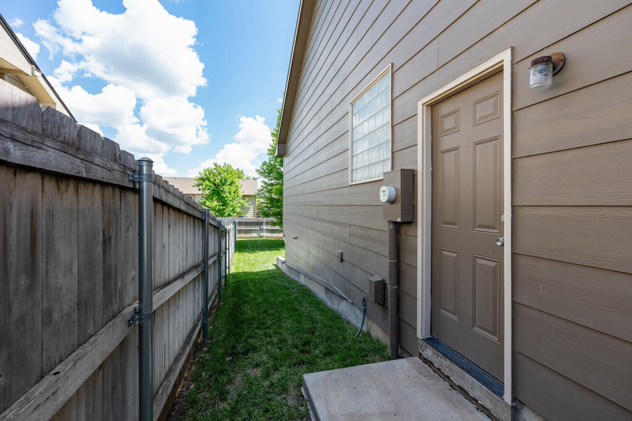 Wichita, Kansas 67205, United States, 4 Bedrooms Bedrooms, ,3 BathroomsBathrooms,Residential,Pending,57394