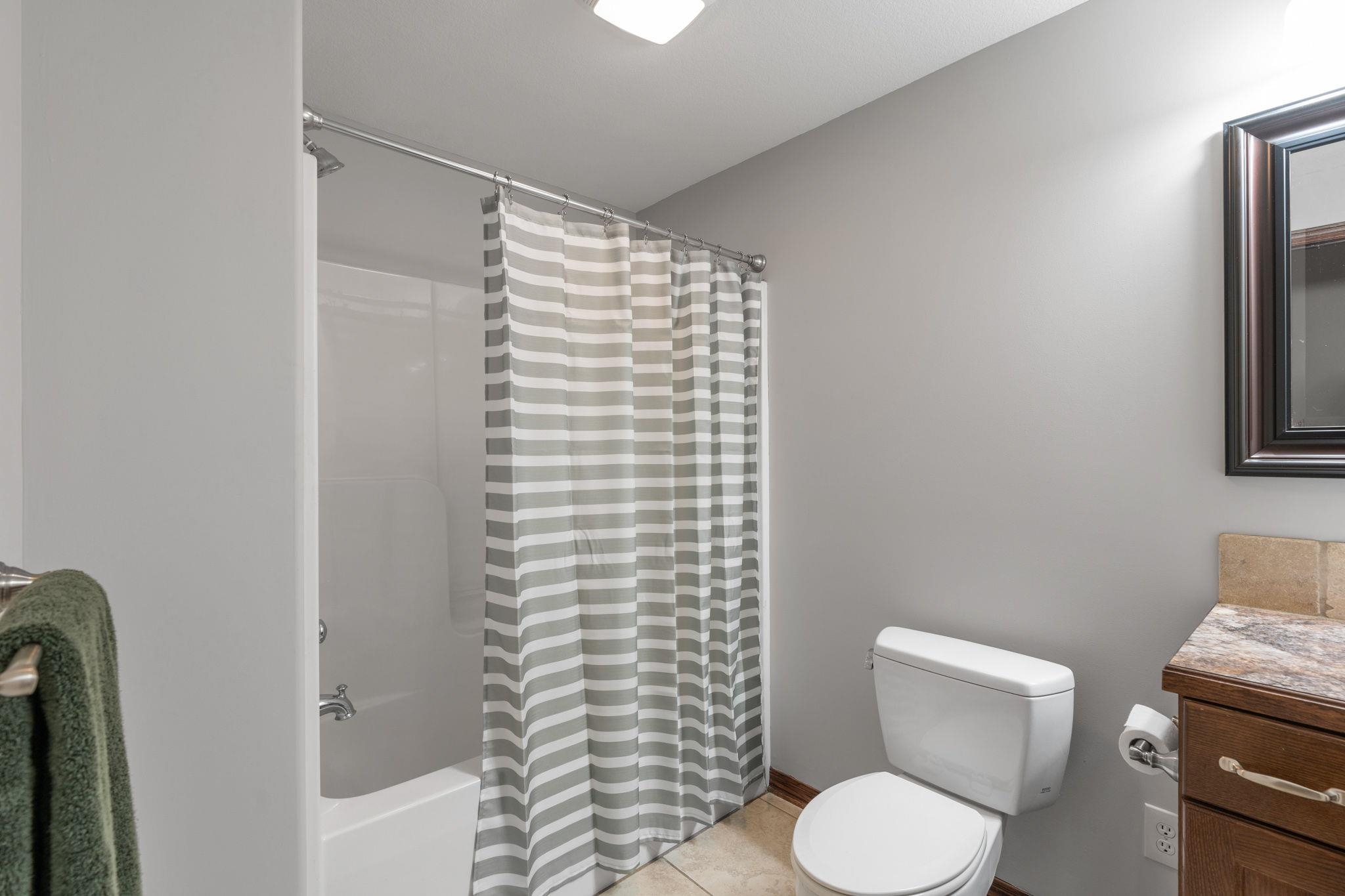 Wichita, Kansas 67205, United States, 4 Bedrooms Bedrooms, ,3 BathroomsBathrooms,Residential,Pending,57394