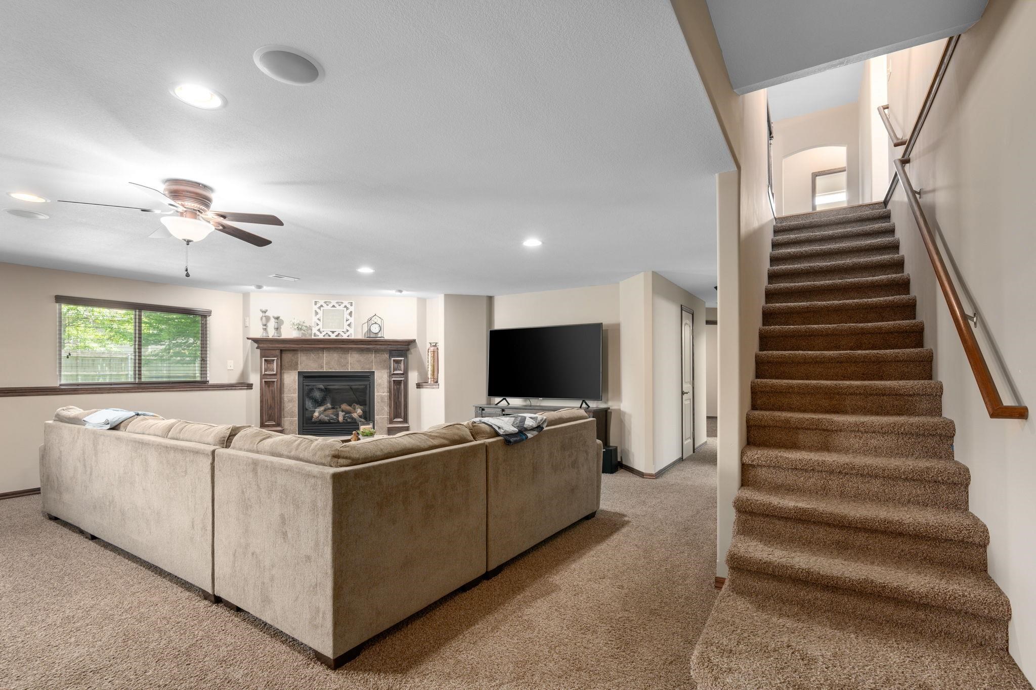 Wichita, Kansas 67205, United States, 4 Bedrooms Bedrooms, ,3 BathroomsBathrooms,Residential,Pending,57394