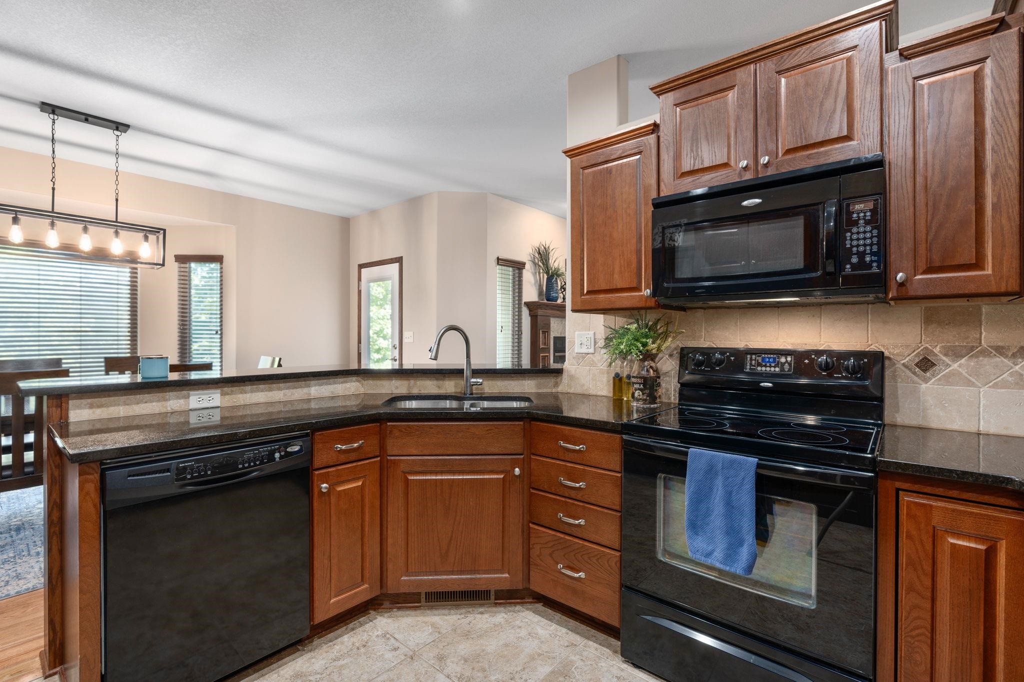 Wichita, Kansas 67205, United States, 4 Bedrooms Bedrooms, ,3 BathroomsBathrooms,Residential,Pending,57394