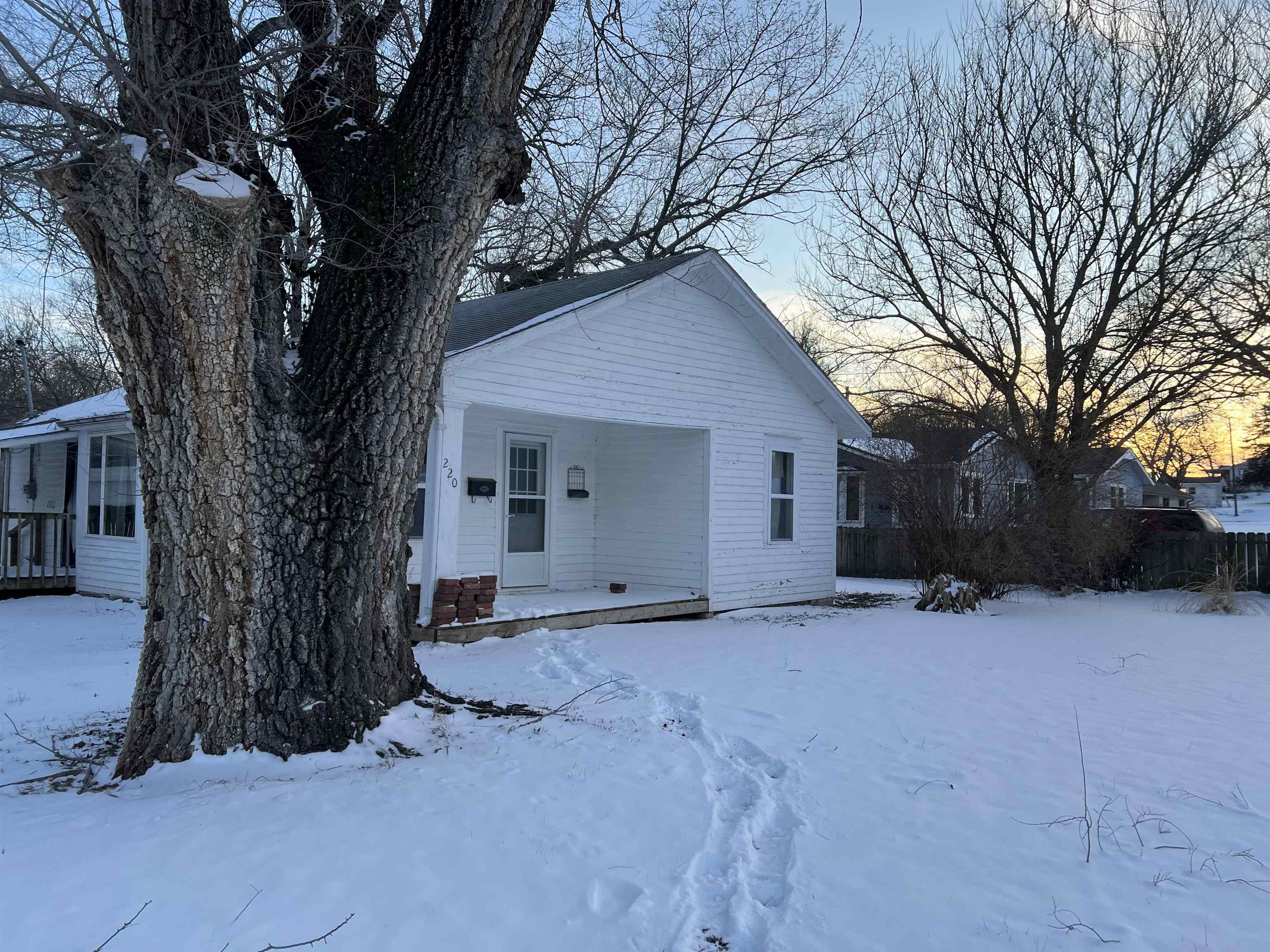 220 W 10th St, Florence, Kansas image 2