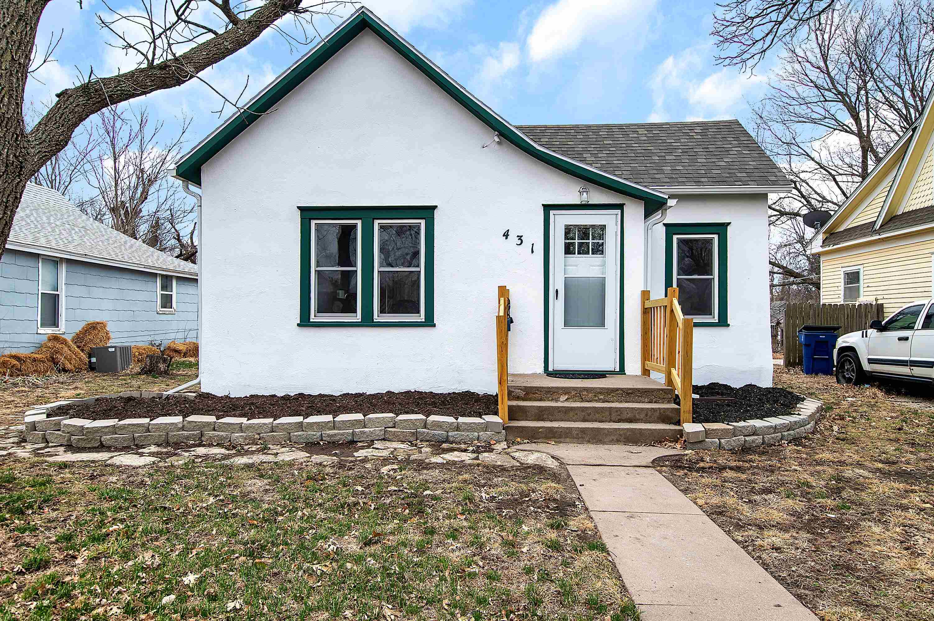 431 E 9th St, Newton, Kansas image 1