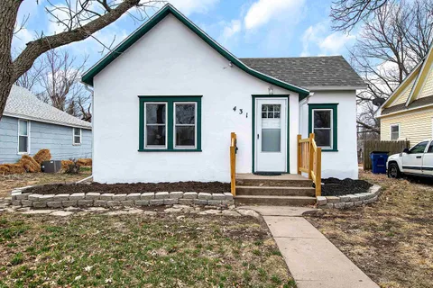 431 E 9th St, Newton, KS MLS: 652623