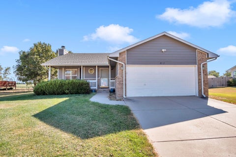 Homes For Sale - 517 Clover Lane<br/> Harvey County, Hesston, KS 67062