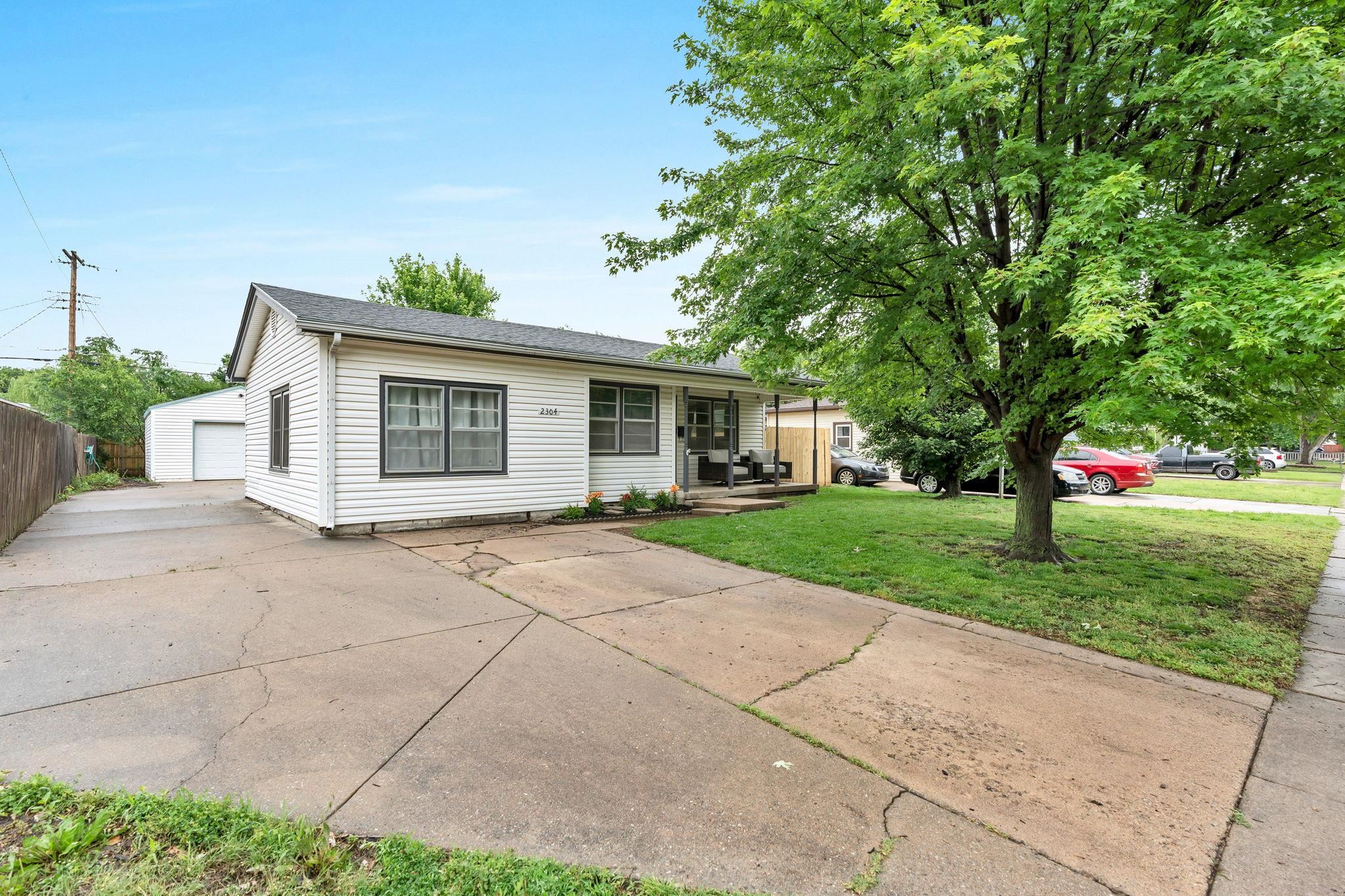 2304 W Lydia St, Wichita, Kansas image 1