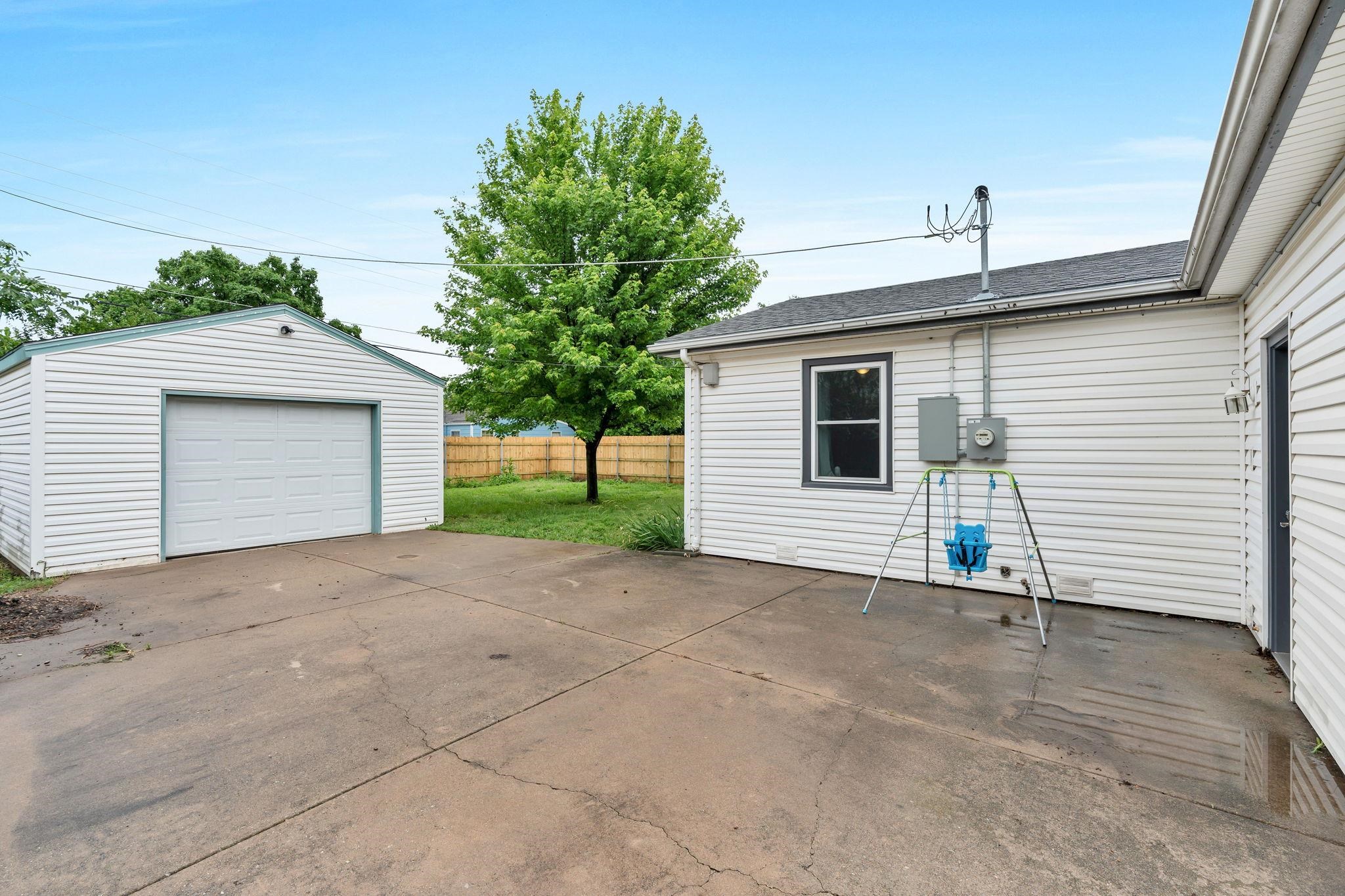 2304 W Lydia St, Wichita, Kansas image 28