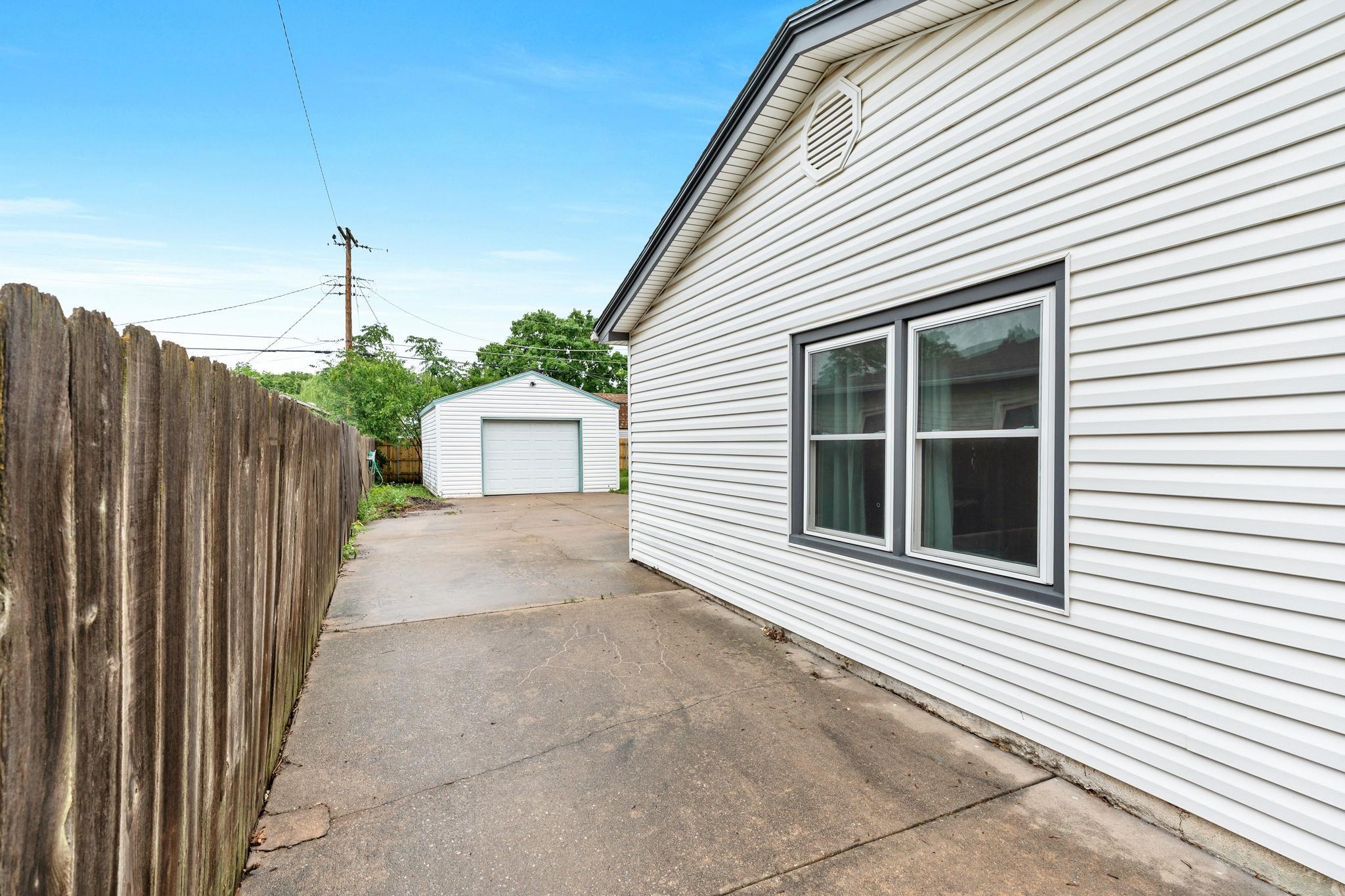 2304 W Lydia St, Wichita, Kansas image 27