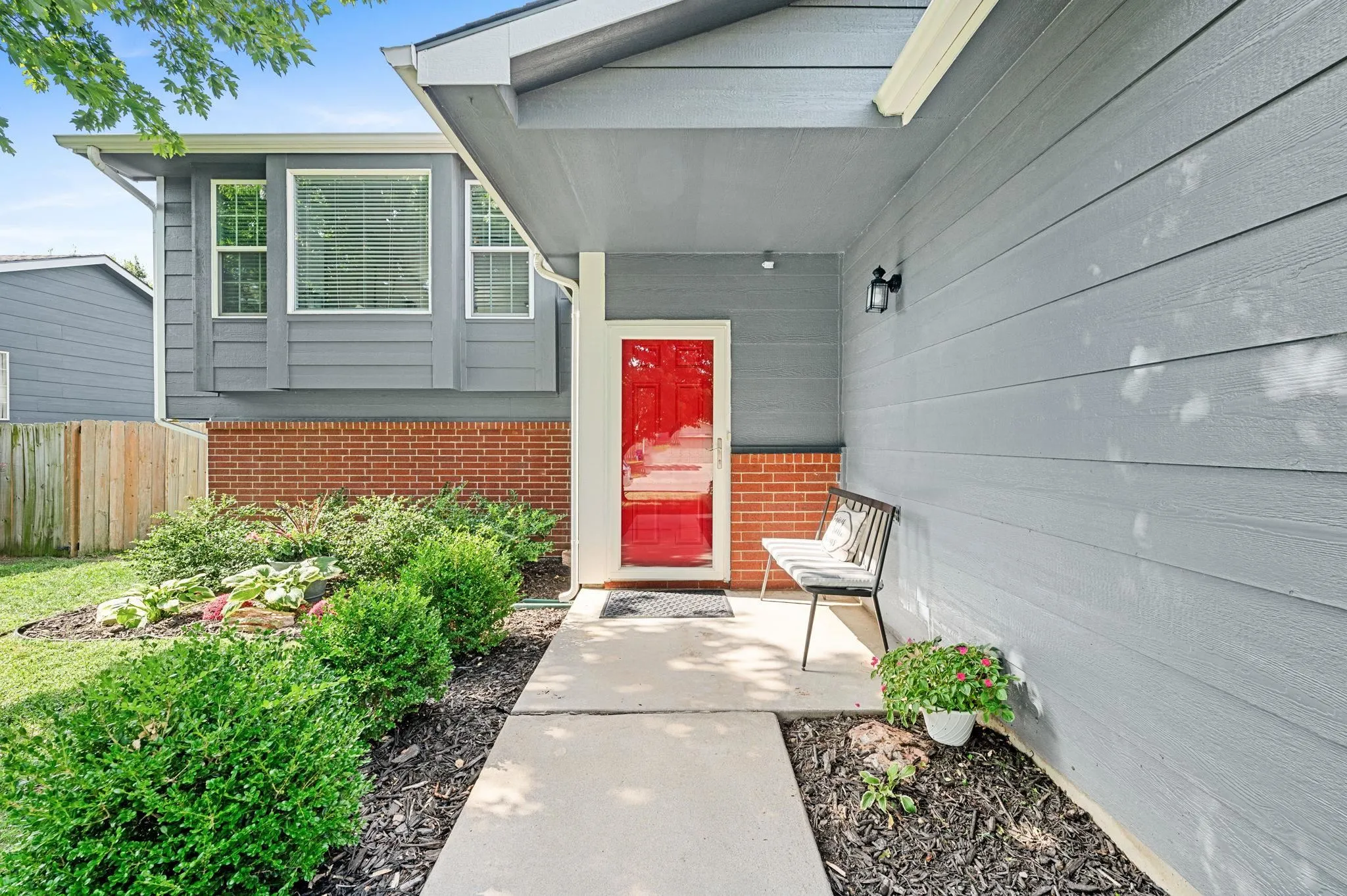 Wichita, Kansas 67209, United States, 4 Bedrooms Bedrooms, ,3 BathroomsBathrooms,Residential,Pending,33218