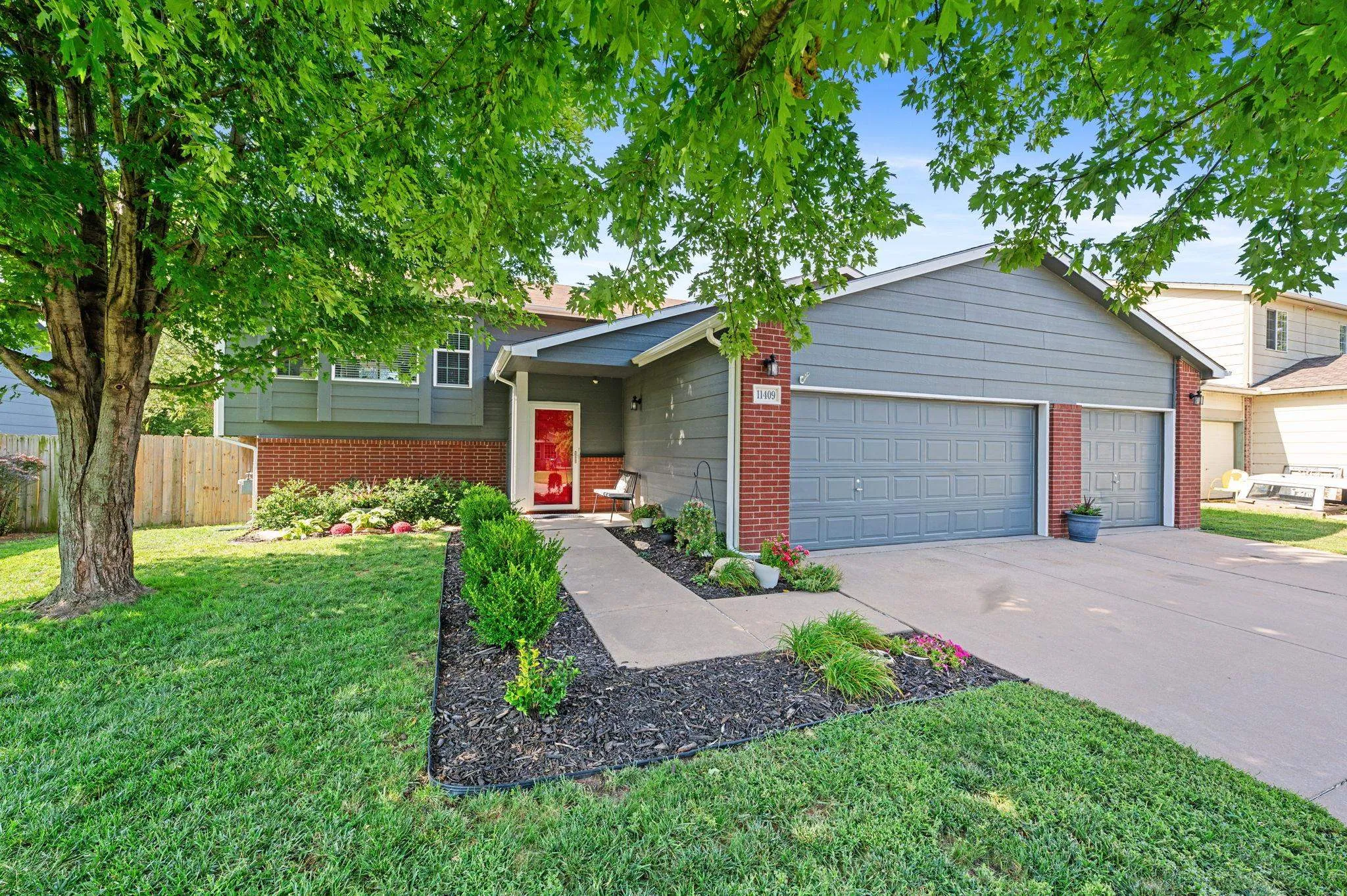 Wichita, Kansas 67209, United States, 4 Bedrooms Bedrooms, ,3 BathroomsBathrooms,Residential,Pending,33218