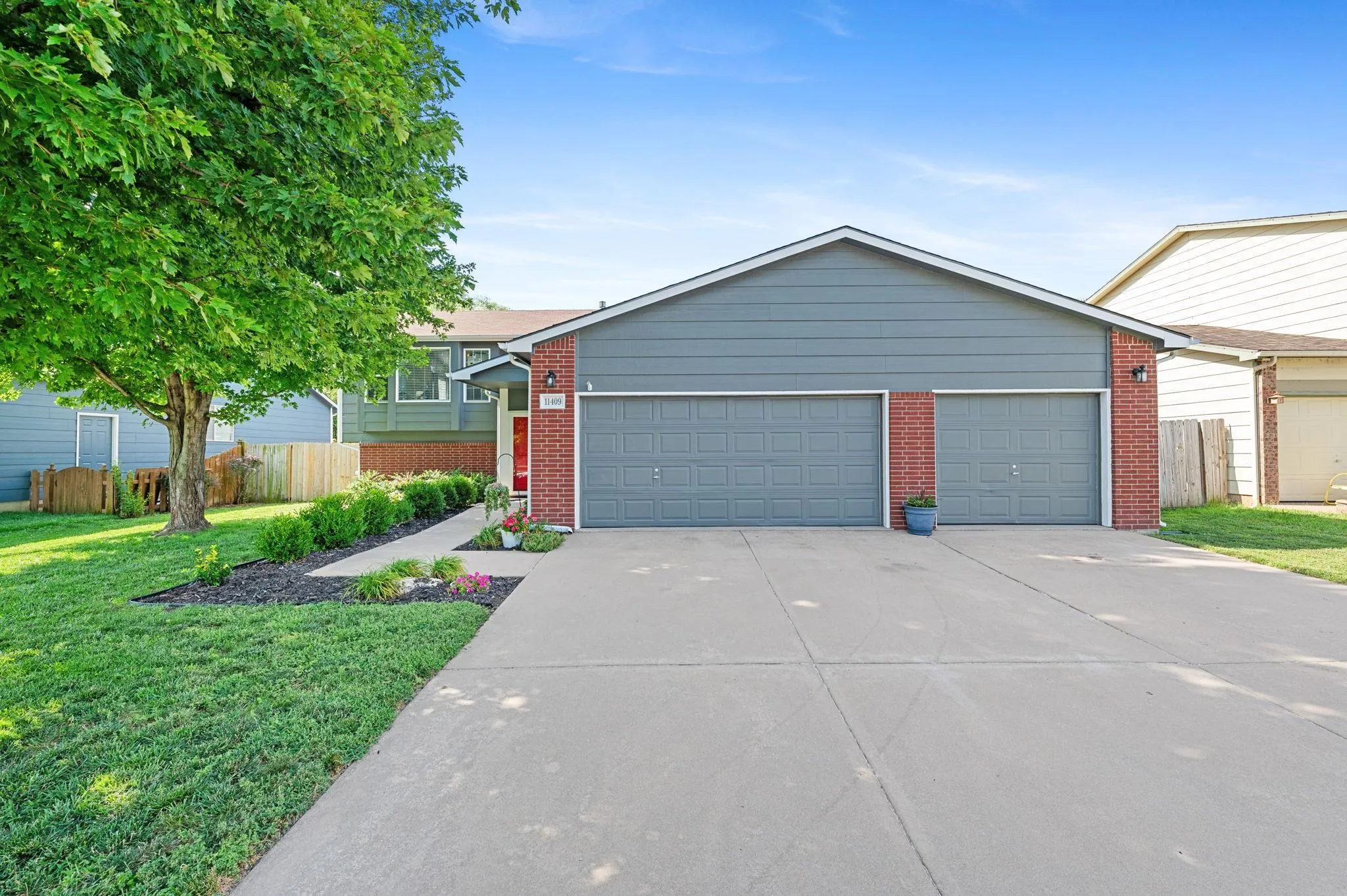 Wichita, Kansas 67209, United States, 4 Bedrooms Bedrooms, ,3 BathroomsBathrooms,Residential,Pending,33218