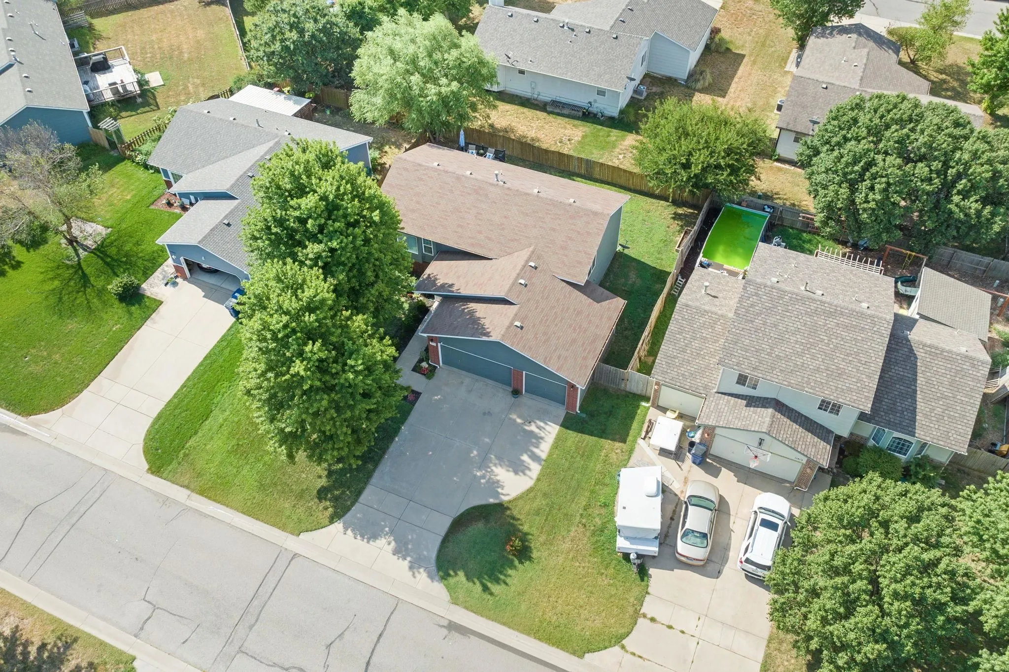 Wichita, Kansas 67209, United States, 4 Bedrooms Bedrooms, ,3 BathroomsBathrooms,Residential,Pending,33218