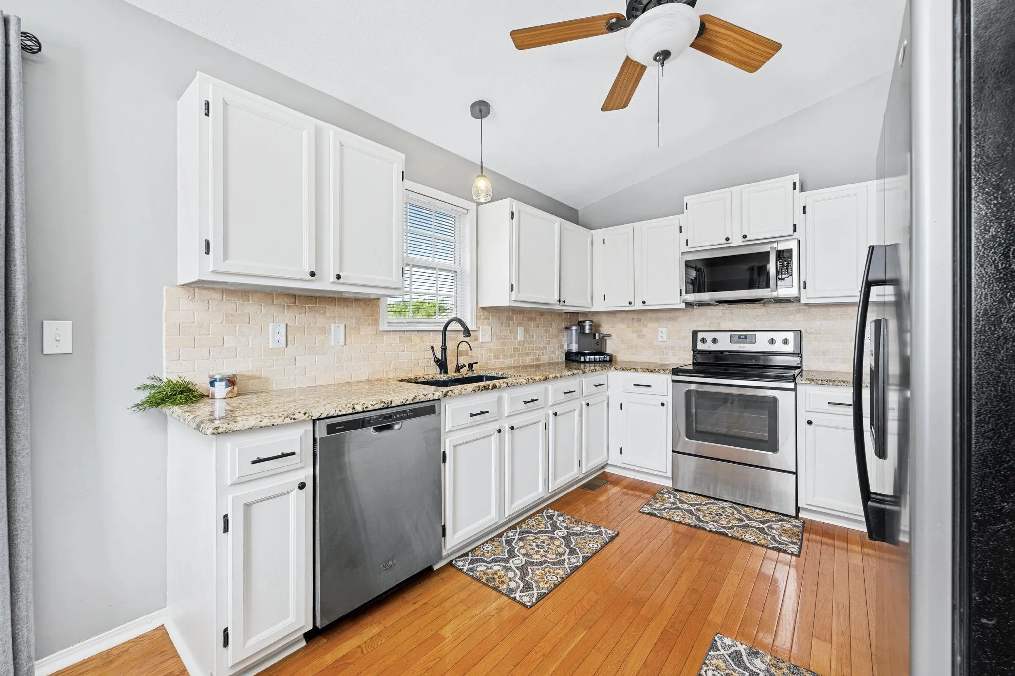 Wichita, Kansas 67209, United States, 4 Bedrooms Bedrooms, ,3 BathroomsBathrooms,Residential,Pending,33218