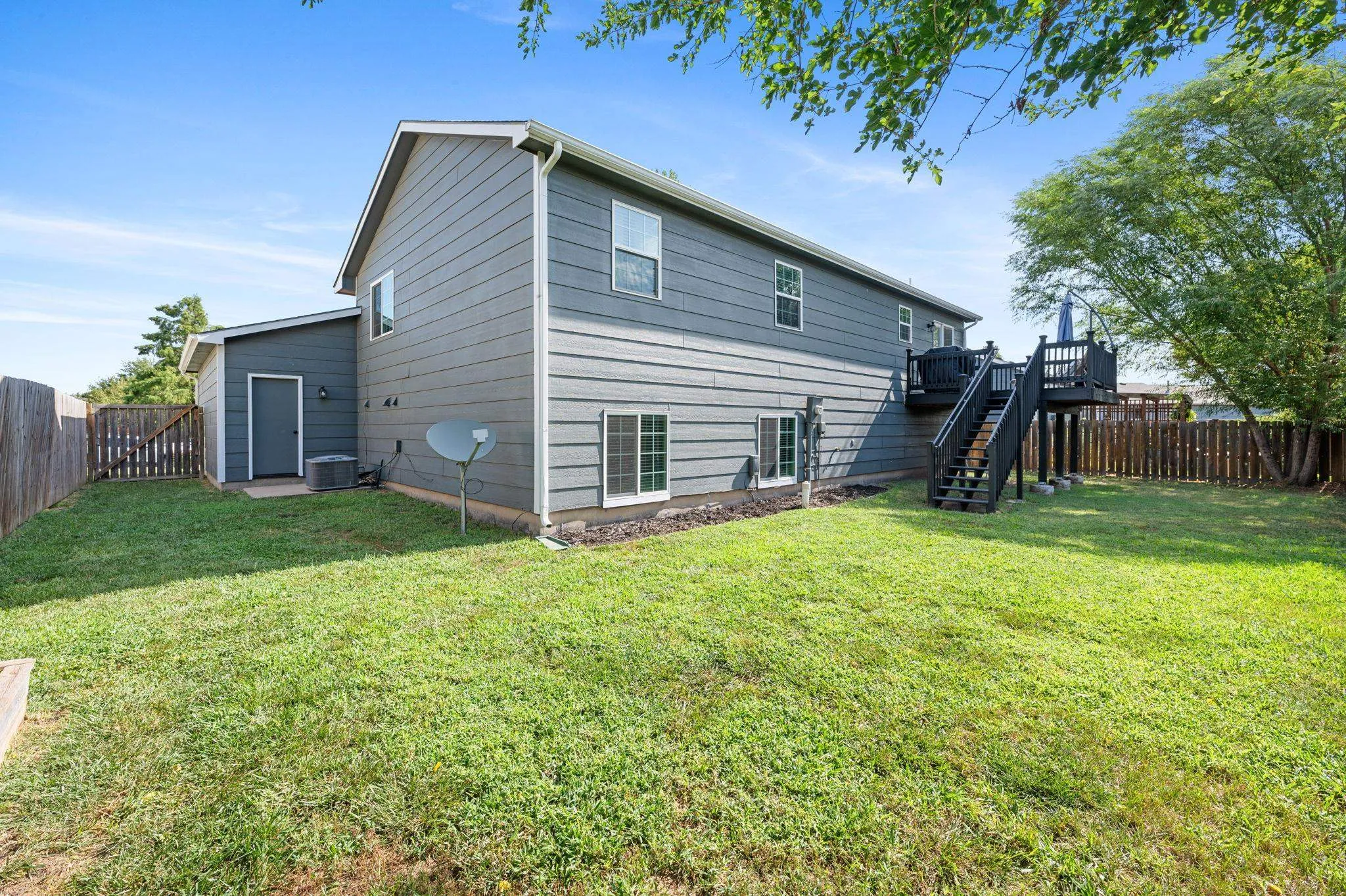 Wichita, Kansas 67209, United States, 4 Bedrooms Bedrooms, ,3 BathroomsBathrooms,Residential,Pending,33218