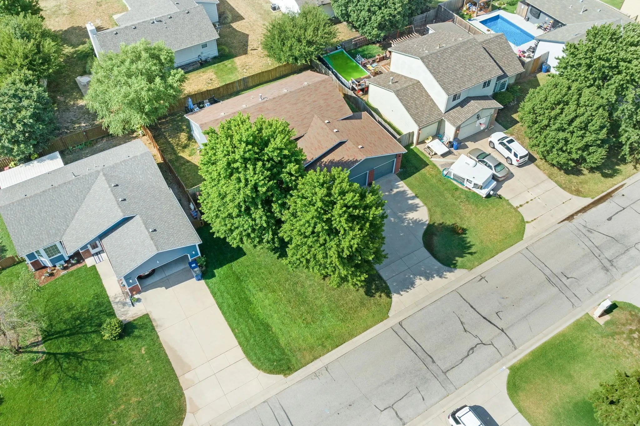 Wichita, Kansas 67209, United States, 4 Bedrooms Bedrooms, ,3 BathroomsBathrooms,Residential,Pending,33218