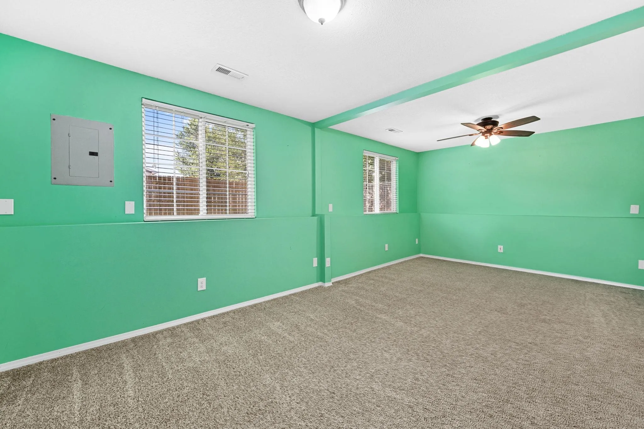 Wichita, Kansas 67209, United States, 4 Bedrooms Bedrooms, ,3 BathroomsBathrooms,Residential,Pending,33218