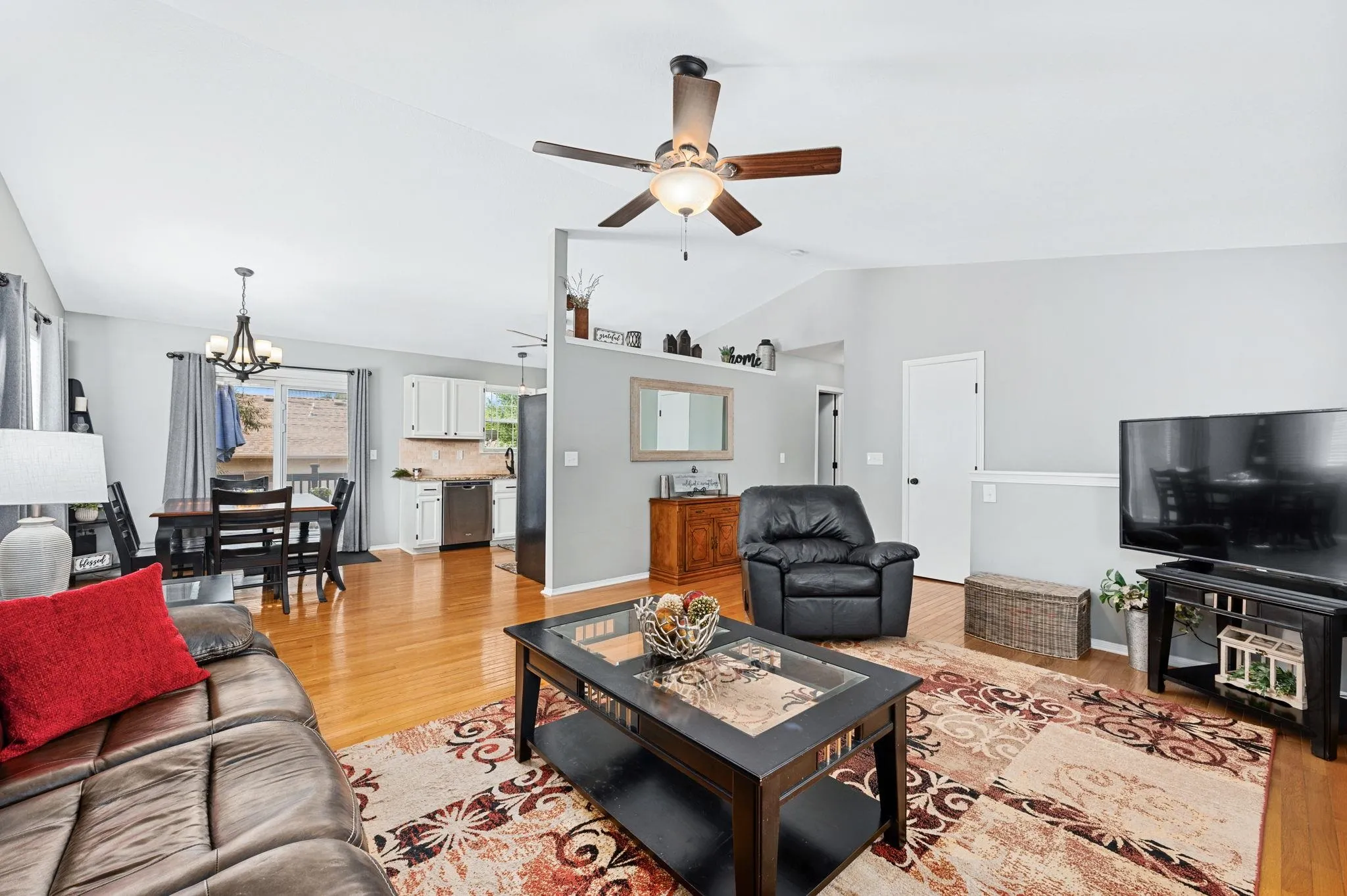 Wichita, Kansas 67209, United States, 4 Bedrooms Bedrooms, ,3 BathroomsBathrooms,Residential,Pending,33218