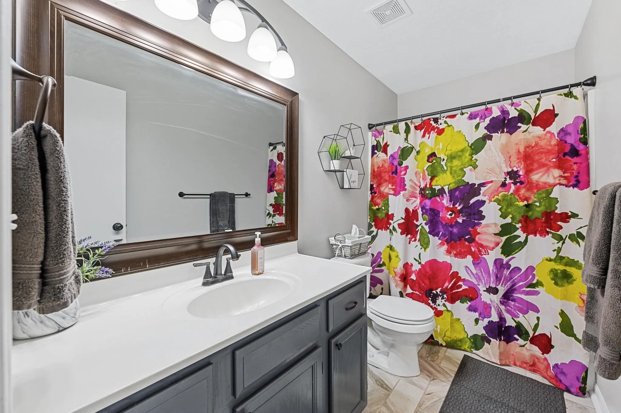 Wichita, Kansas 67209, United States, 4 Bedrooms Bedrooms, ,3 BathroomsBathrooms,Residential,Pending,33218