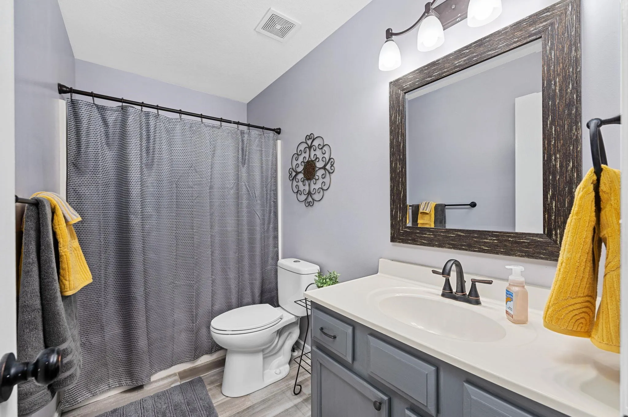 Wichita, Kansas 67209, United States, 4 Bedrooms Bedrooms, ,3 BathroomsBathrooms,Residential,Pending,33218