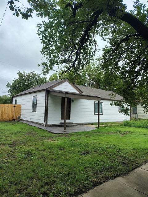Homes For Sale - 2302 E Mossman Ave<br/> Wichita, KS 67214