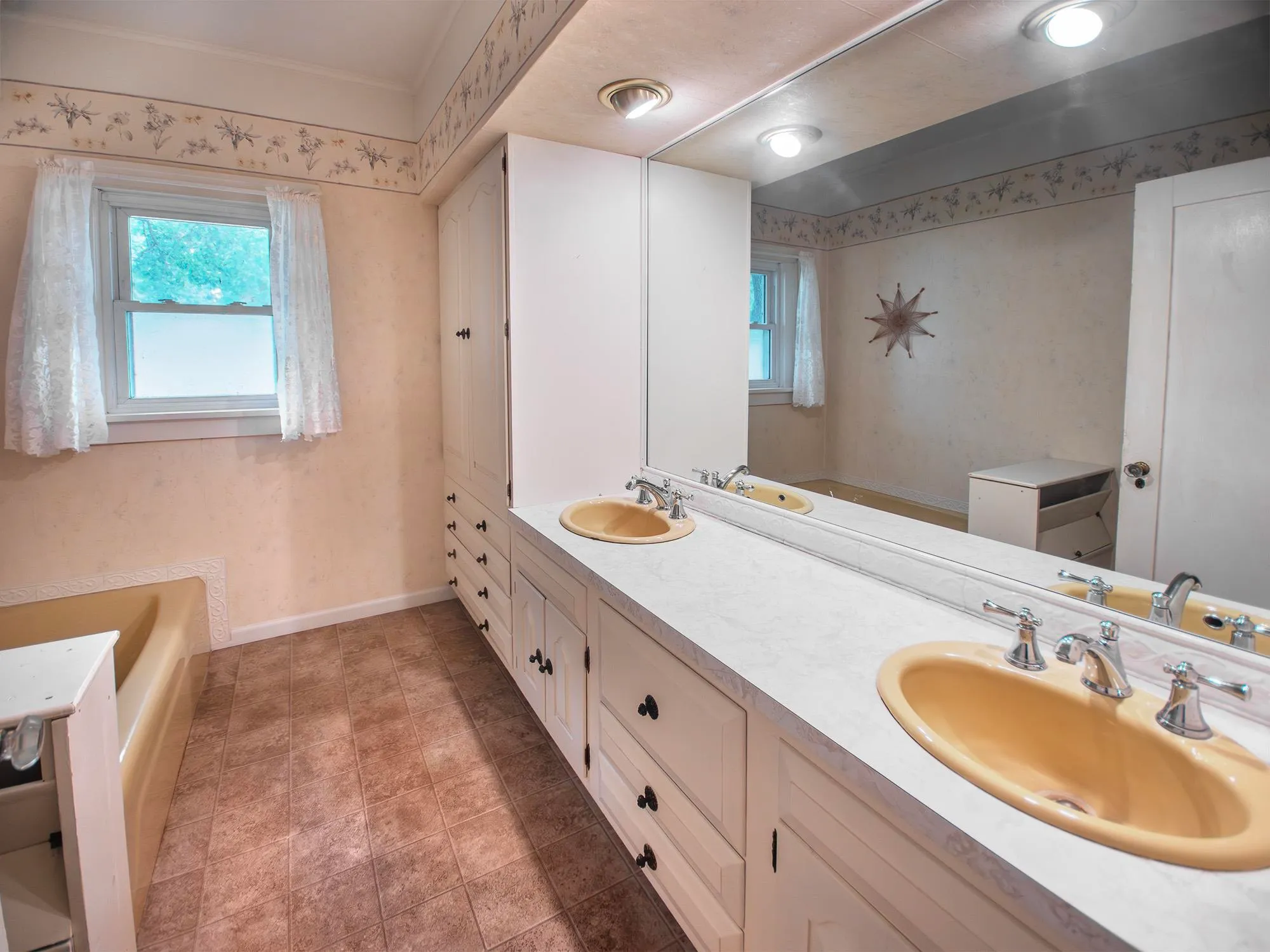 Oxford, Kansas 67119, United States, 3 Bedrooms Bedrooms, ,2 BathroomsBathrooms,Residential,Active,207590