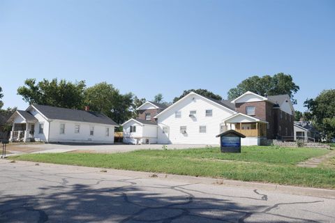 Photo of 501 S Topeka St, El Dorado, KS 67042 (MLS # 662917)