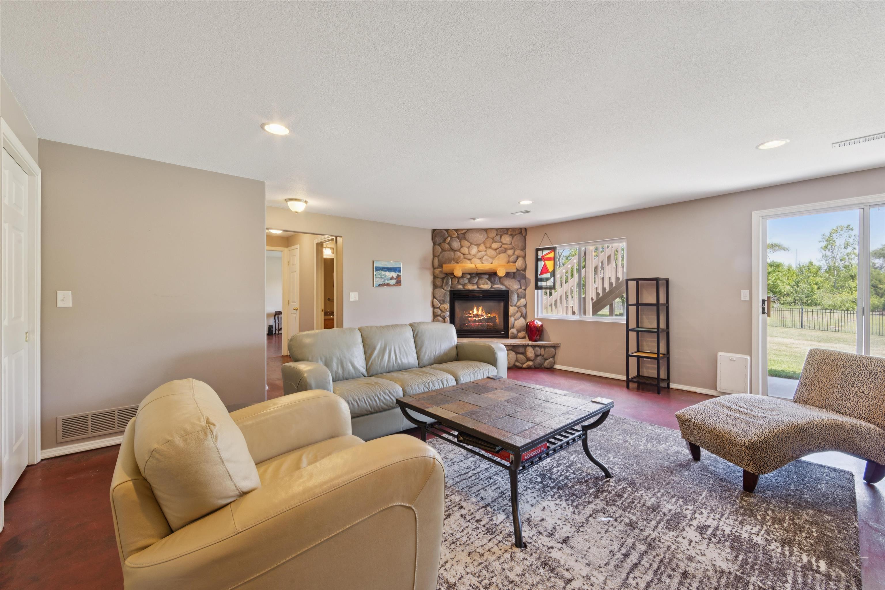713 S Bedford Cir, Wichita, Kansas image 24