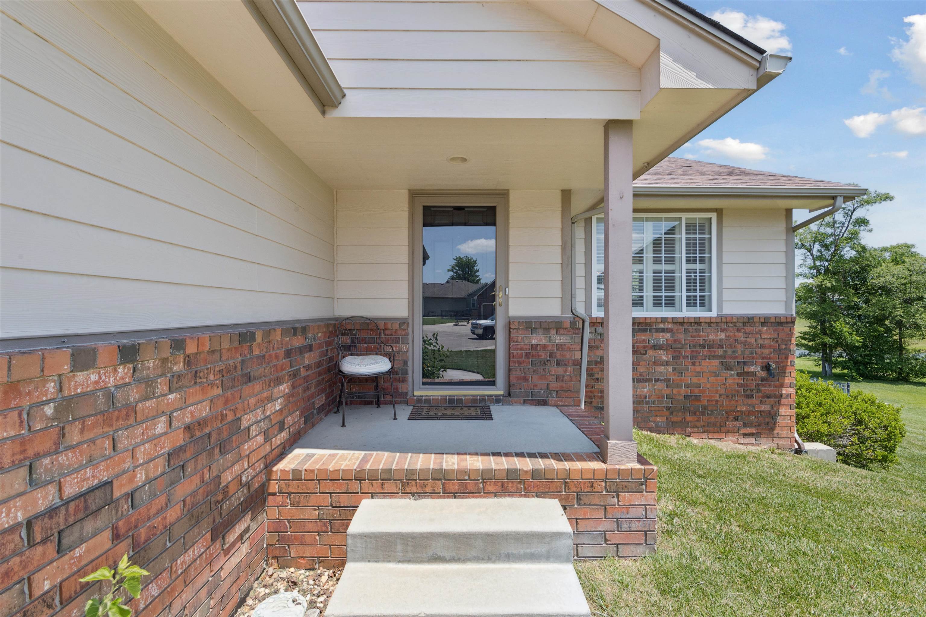 713 S Bedford Cir, Wichita, Kansas image 2