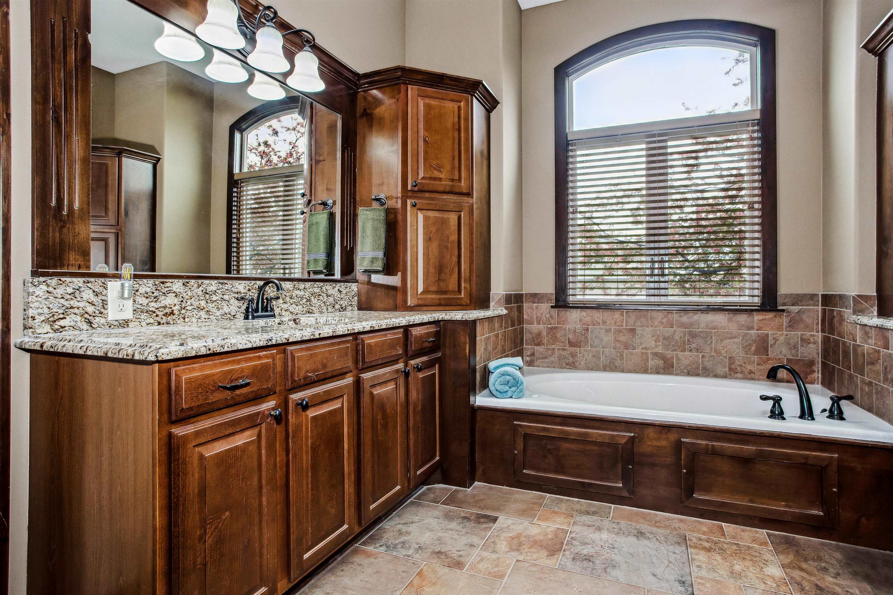 2101 S Ironstone St, Wichita, Kansas image 22