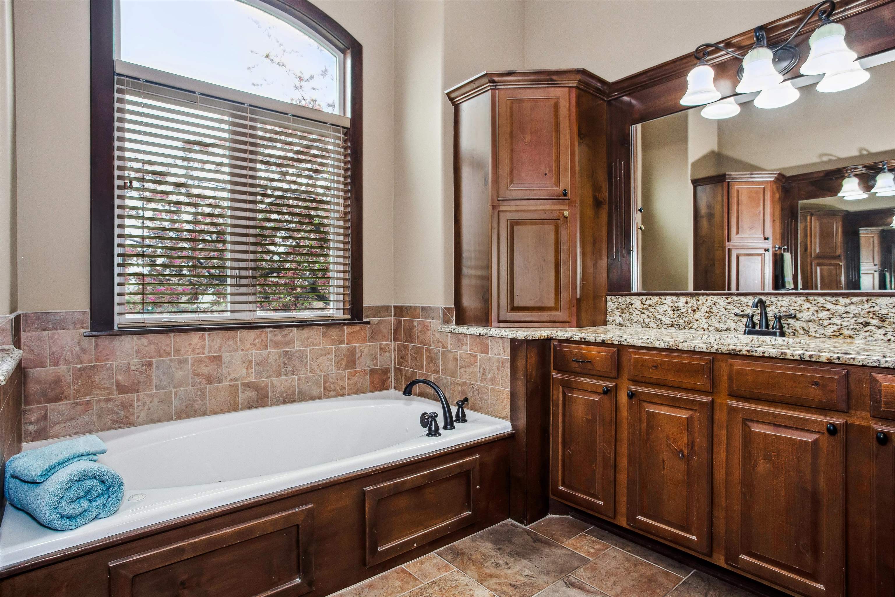 2101 S Ironstone St, Wichita, Kansas image 23