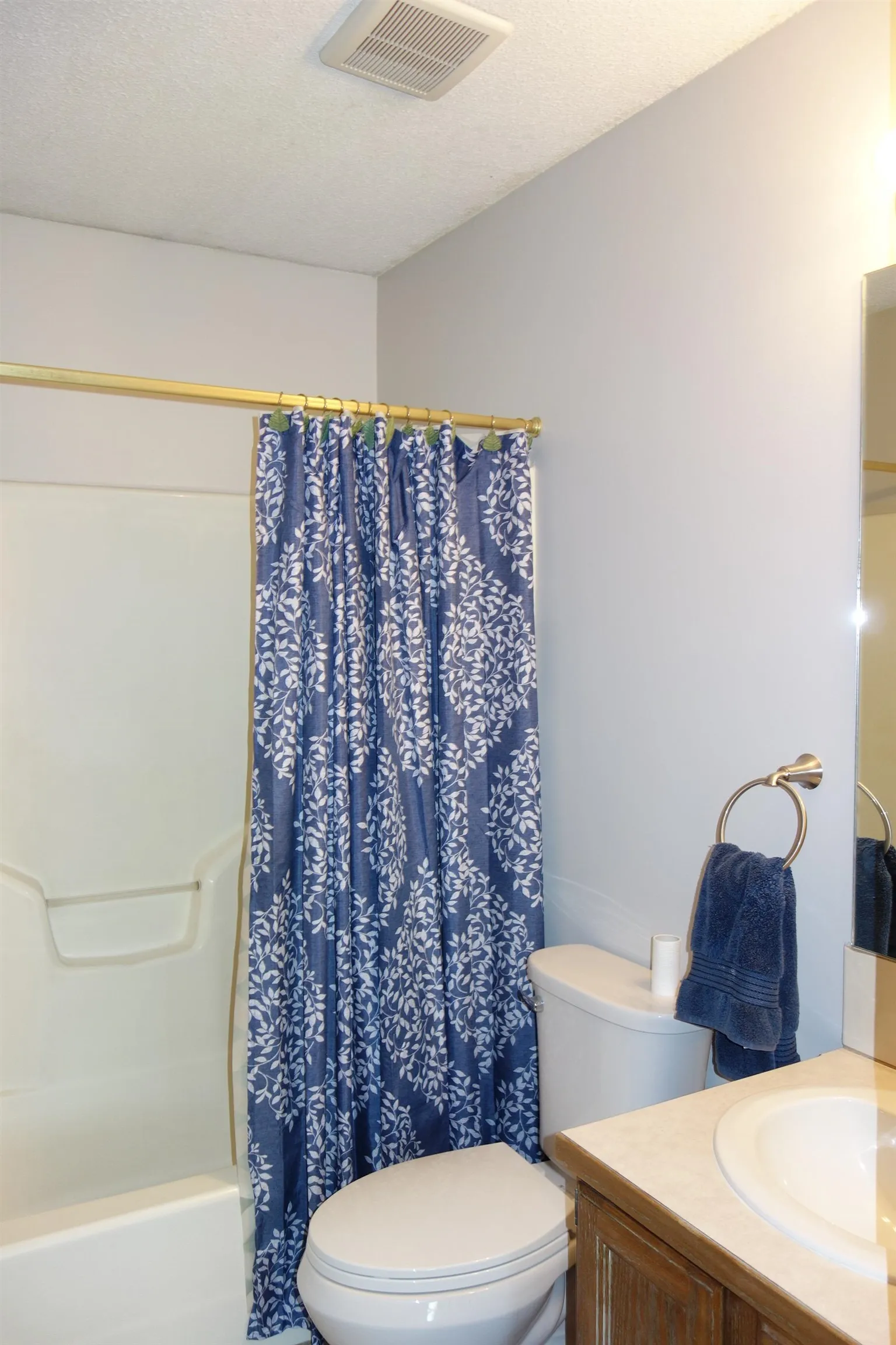 Wichita, Kansas 67209, United States, 3 Bedrooms Bedrooms, ,3 BathroomsBathrooms,Residential,Pending,241246