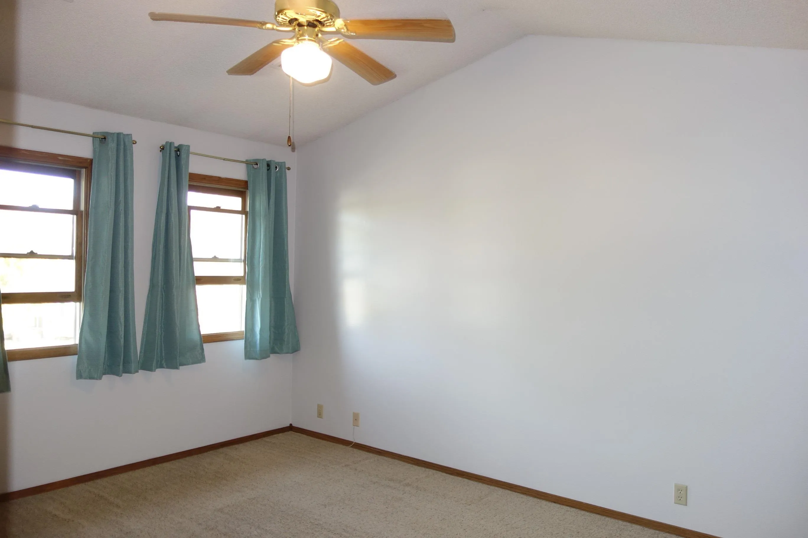 Wichita, Kansas 67209, United States, 3 Bedrooms Bedrooms, ,3 BathroomsBathrooms,Residential,Pending,241246