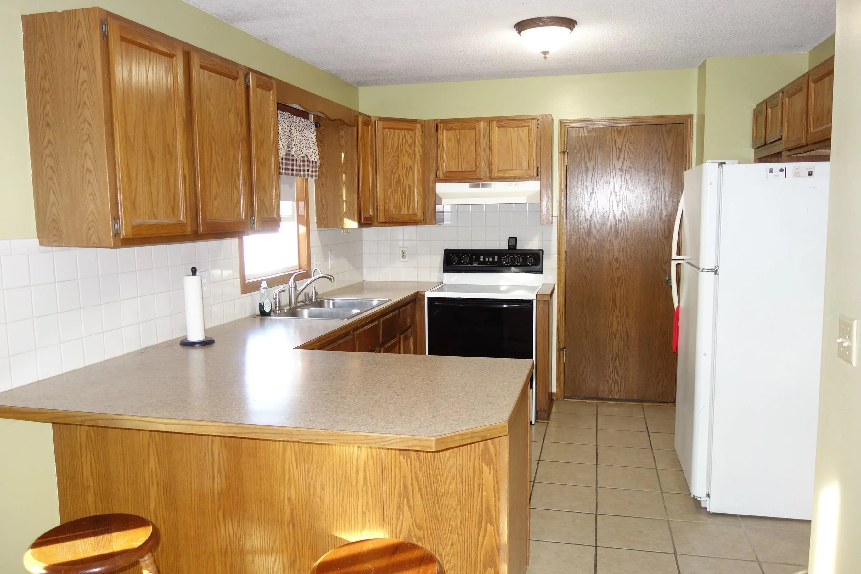 Wichita, Kansas 67209, United States, 3 Bedrooms Bedrooms, ,3 BathroomsBathrooms,Residential,Pending,241246