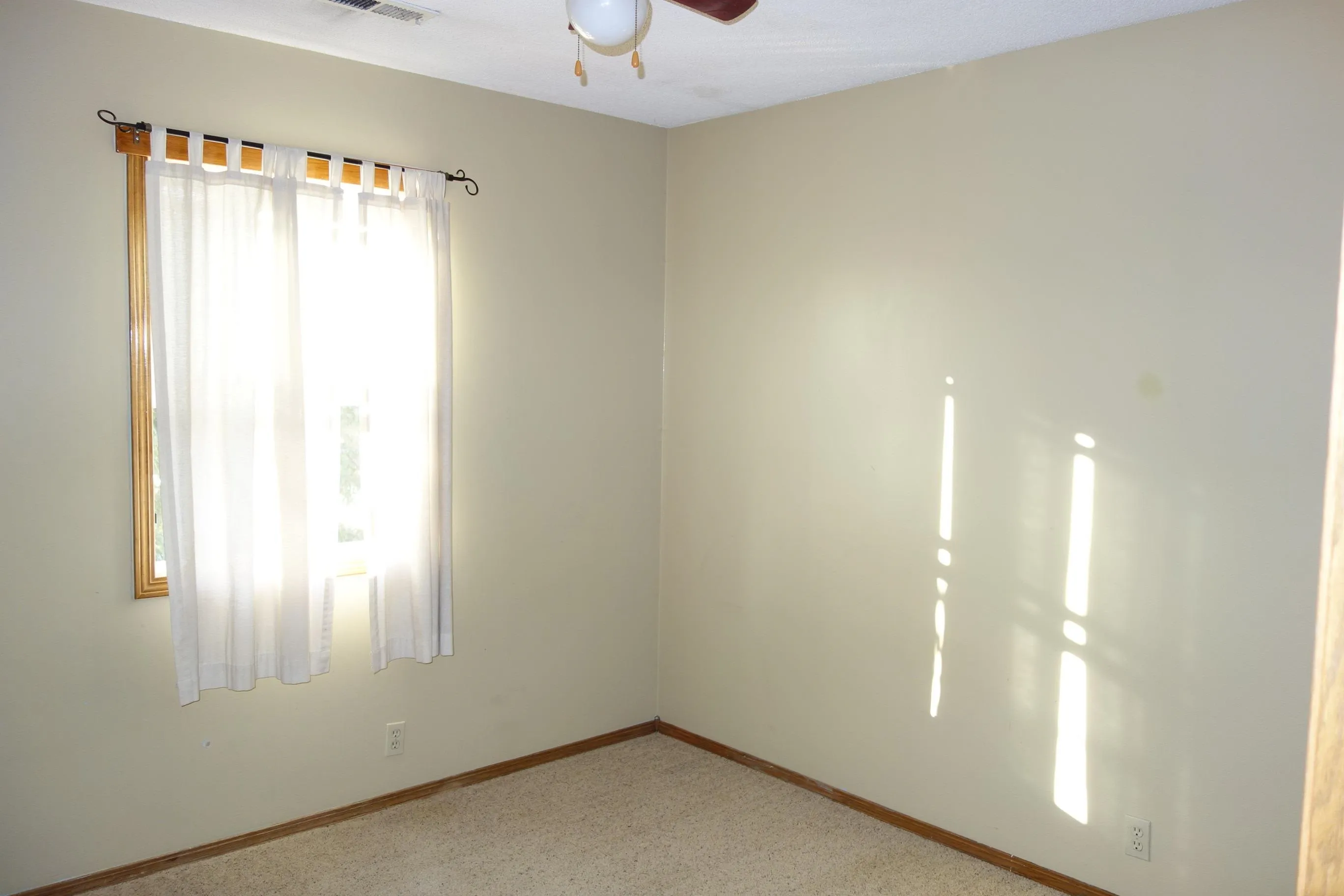 Wichita, Kansas 67209, United States, 3 Bedrooms Bedrooms, ,3 BathroomsBathrooms,Residential,Pending,241246