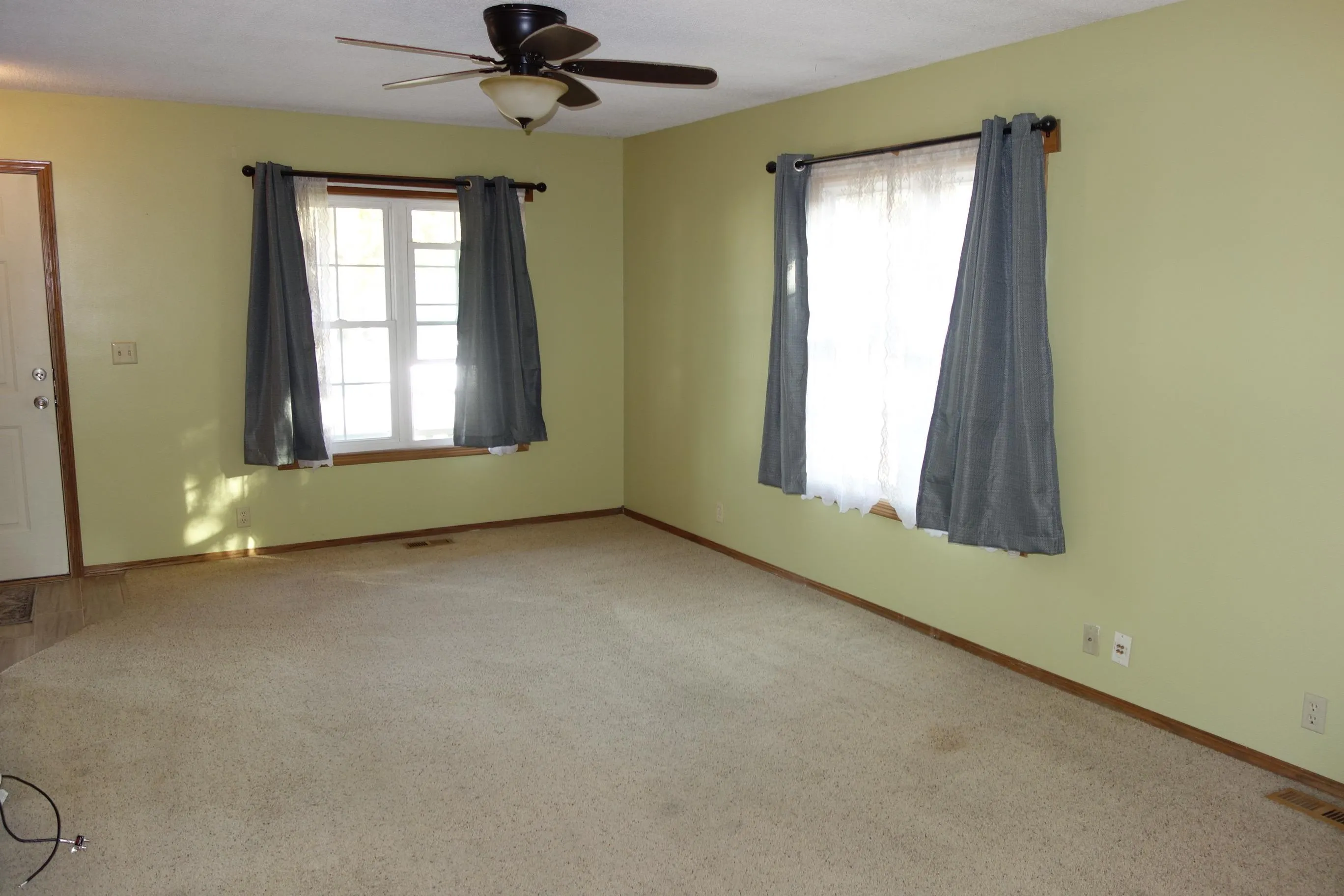 Wichita, Kansas 67209, United States, 3 Bedrooms Bedrooms, ,3 BathroomsBathrooms,Residential,Pending,241246