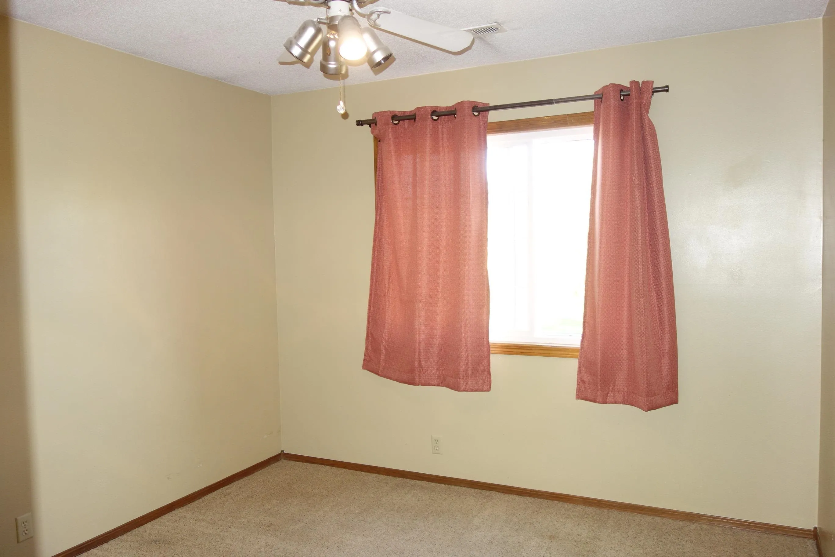 Wichita, Kansas 67209, United States, 3 Bedrooms Bedrooms, ,3 BathroomsBathrooms,Residential,Pending,241246