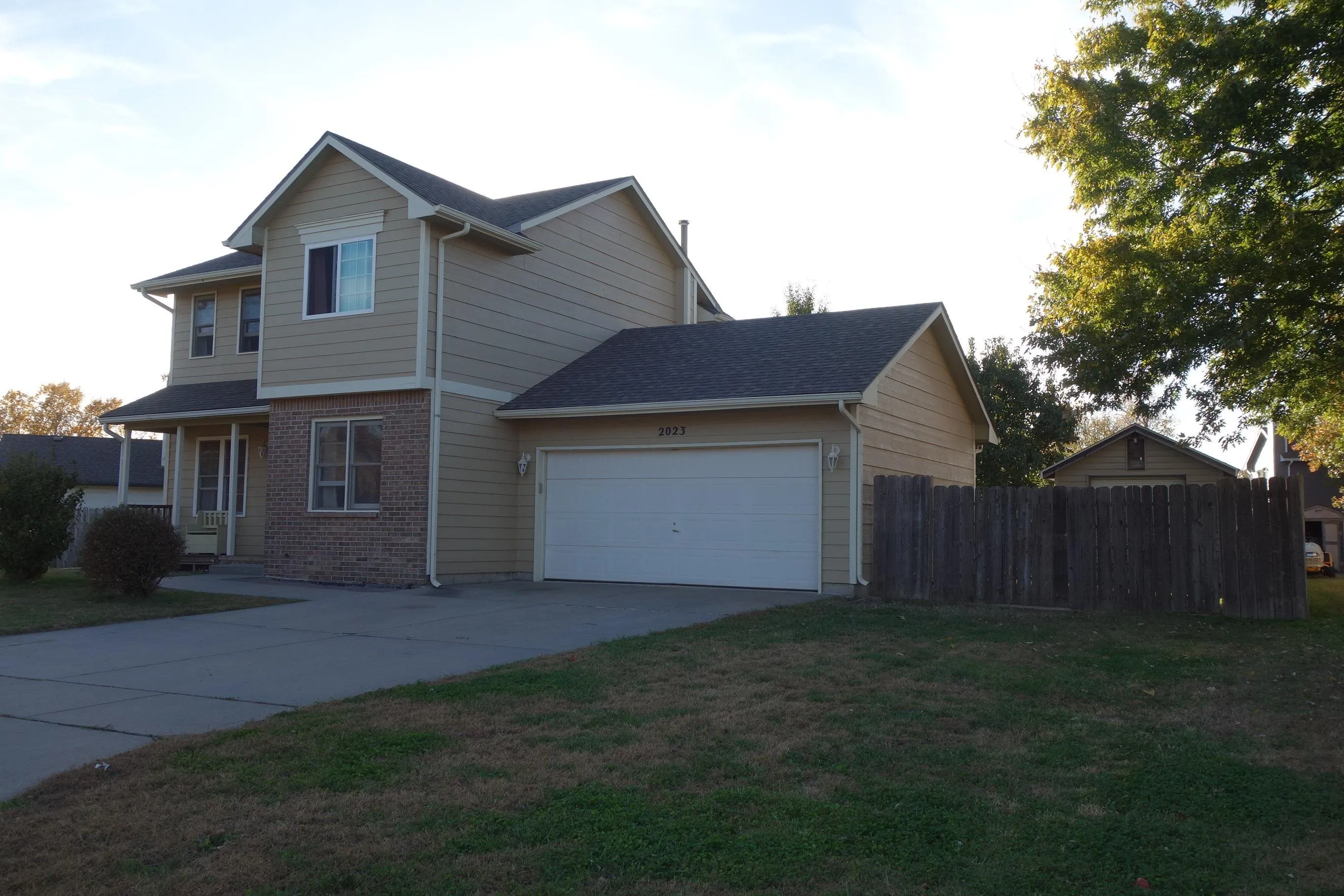 Wichita, Kansas 67209, United States, 3 Bedrooms Bedrooms, ,3 BathroomsBathrooms,Residential,Pending,241246