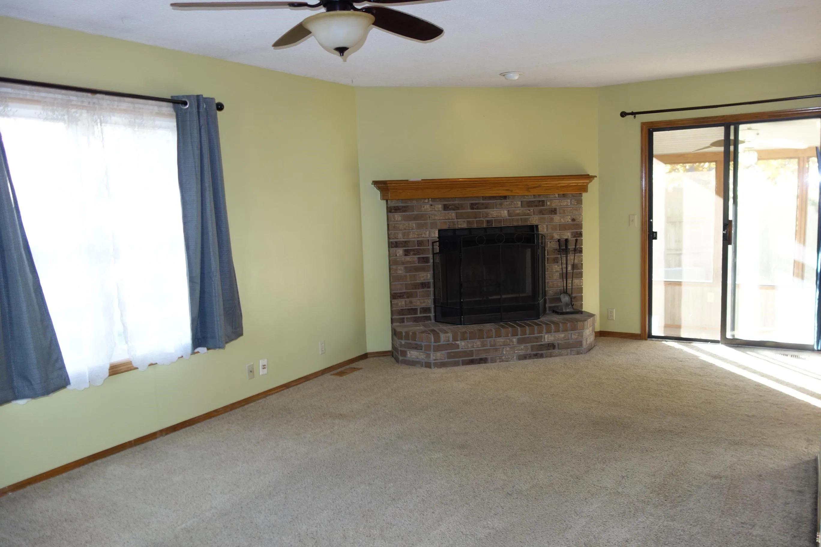 Wichita, Kansas 67209, United States, 3 Bedrooms Bedrooms, ,3 BathroomsBathrooms,Residential,Pending,241246