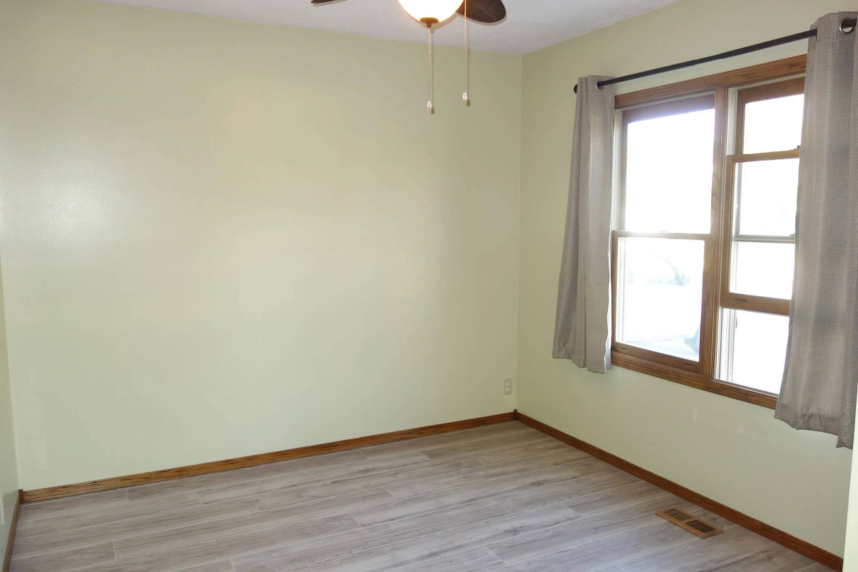 Wichita, Kansas 67209, United States, 3 Bedrooms Bedrooms, ,3 BathroomsBathrooms,Residential,Pending,241246