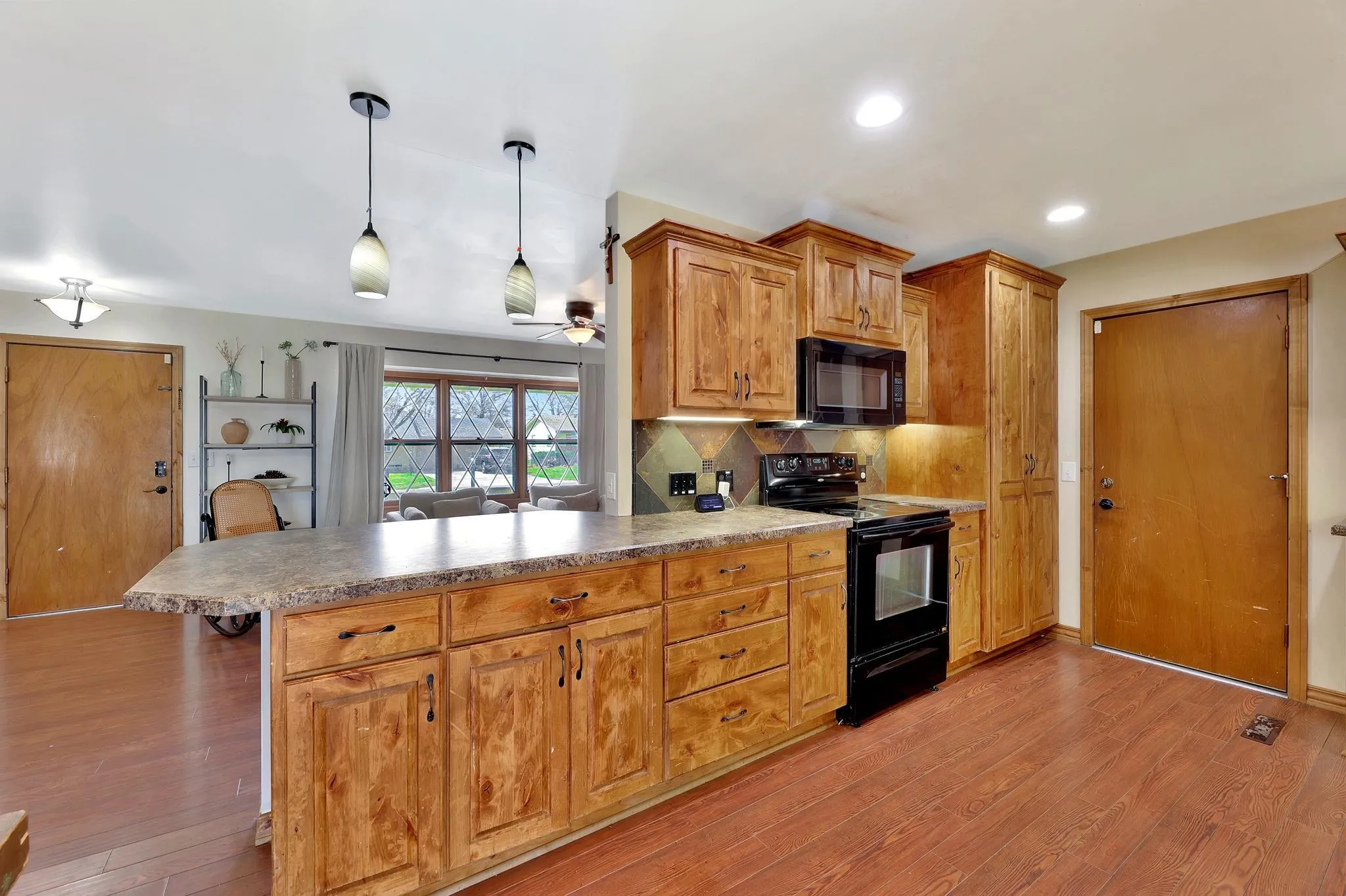 Wichita, Kansas 67212, United States, 3 Bedrooms Bedrooms, ,2 BathroomsBathrooms,Residential,Pending,88900