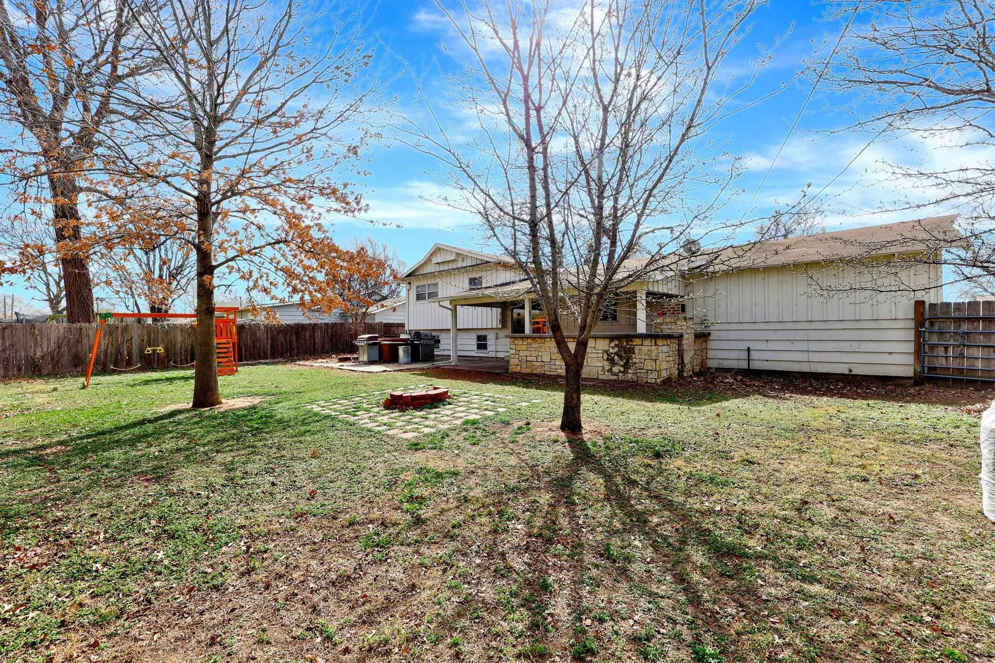 Wichita, Kansas 67212, United States, 3 Bedrooms Bedrooms, ,2 BathroomsBathrooms,Residential,Pending,88900