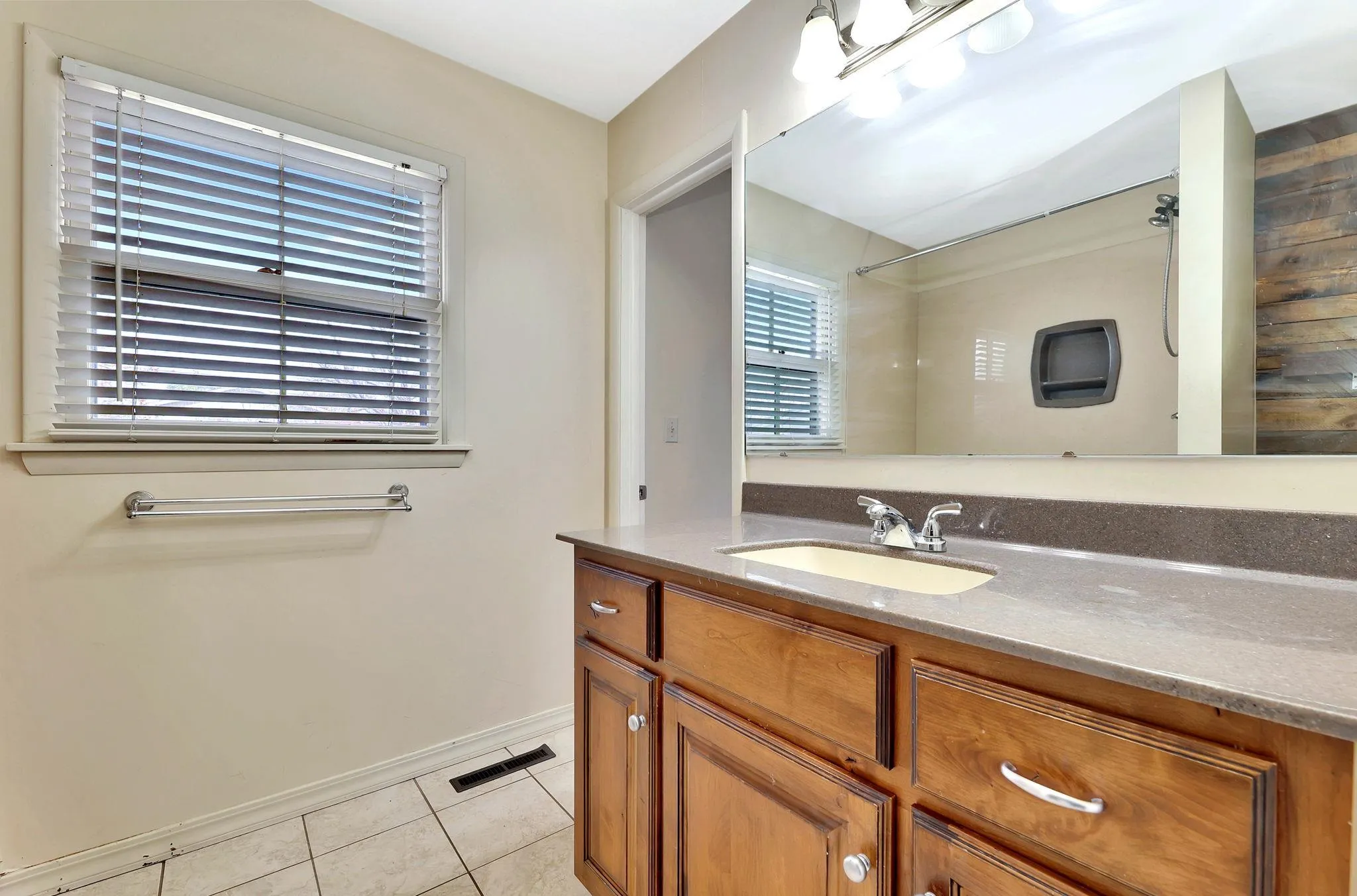 Wichita, Kansas 67212, United States, 3 Bedrooms Bedrooms, ,2 BathroomsBathrooms,Residential,Pending,88900