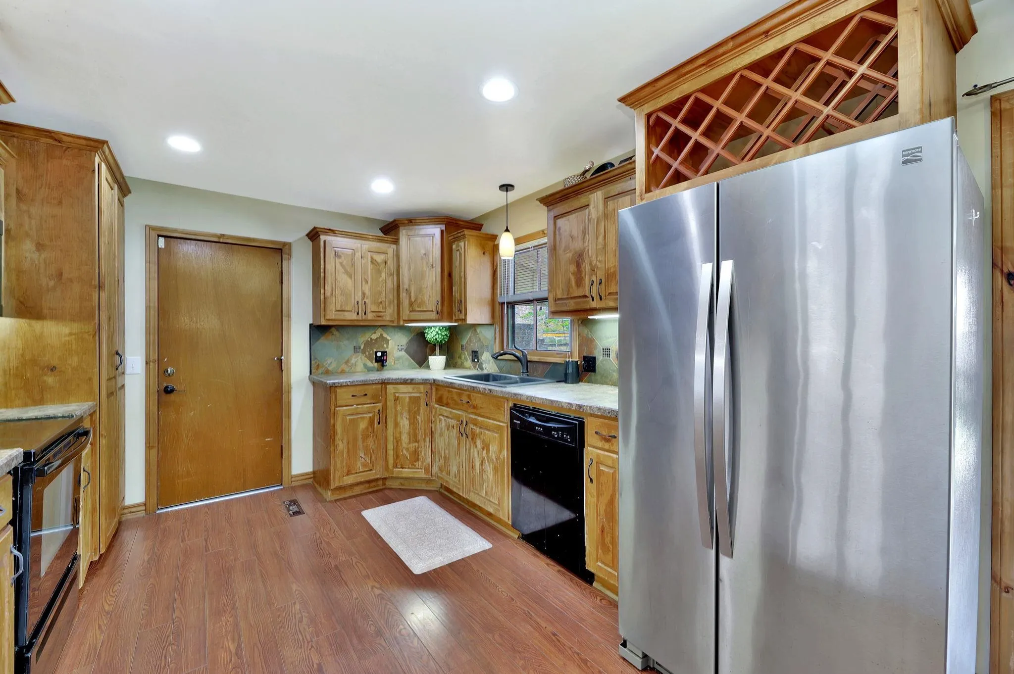 Wichita, Kansas 67212, United States, 3 Bedrooms Bedrooms, ,2 BathroomsBathrooms,Residential,Pending,88900