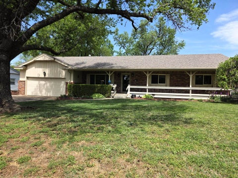 Homes For Sale - 1702 E 12th Ave<br/> Cowley County, Winfield, KS 67156