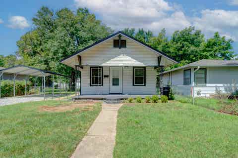 Homes For Sale - 1431 N 3rd St<br/> Cowley County, Arkansas City, KS 67005