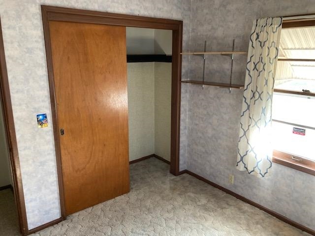 Wichita, Kansas 67204, United States, 5 Bedrooms Bedrooms, ,2 BathroomsBathrooms,Residential,Pending,59008