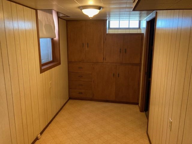 Wichita, Kansas 67204, United States, 5 Bedrooms Bedrooms, ,2 BathroomsBathrooms,Residential,Pending,59008