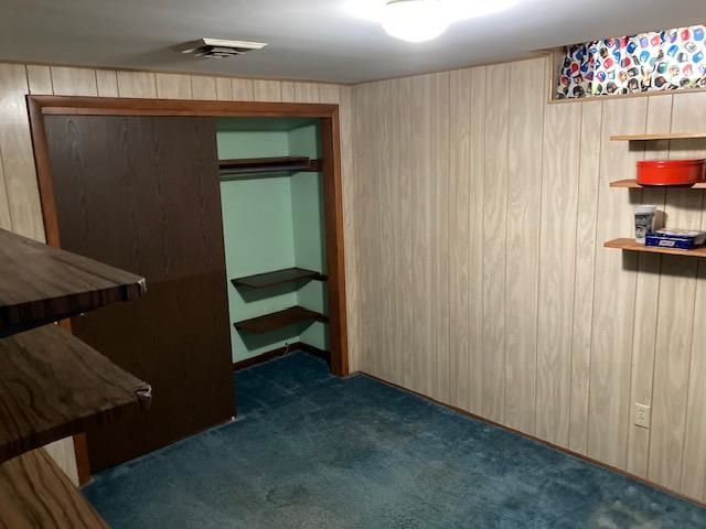 Wichita, Kansas 67204, United States, 5 Bedrooms Bedrooms, ,2 BathroomsBathrooms,Residential,Pending,59008