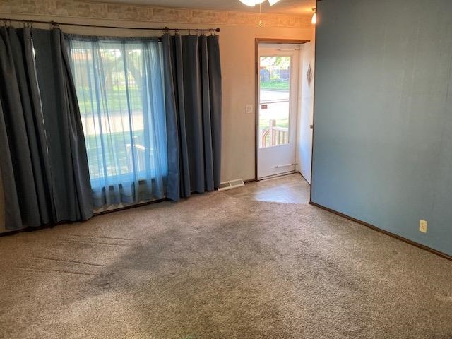 Wichita, Kansas 67204, United States, 5 Bedrooms Bedrooms, ,2 BathroomsBathrooms,Residential,Pending,59008