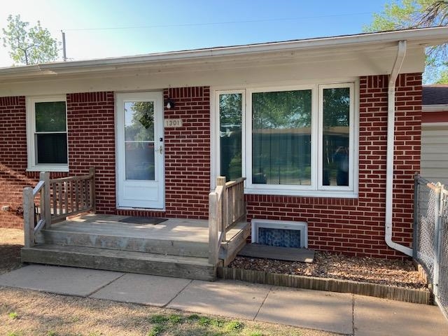 Wichita, Kansas 67204, United States, 5 Bedrooms Bedrooms, ,2 BathroomsBathrooms,Residential,Pending,59008